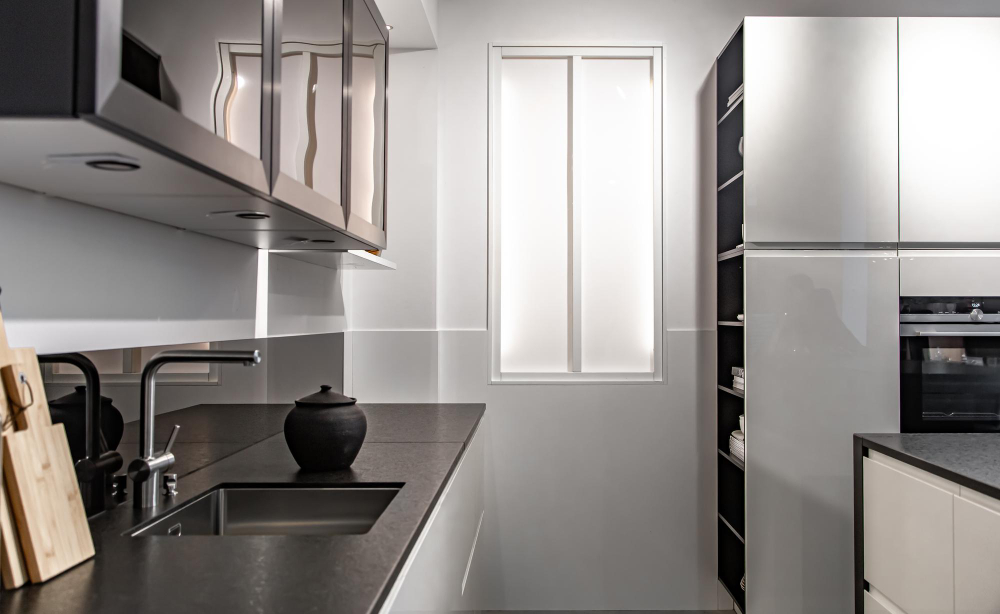 Furniture Logam: Pilihan Tangguh untuk Buat Kitchen Set