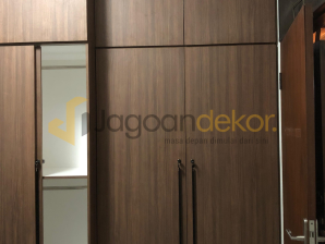 Lemari Full Ceiling Motif Kayu Blockboard Finishing HPL - Ibu Penny