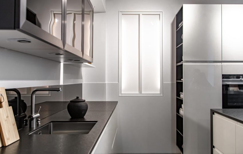 Furniture Logam: Pilihan Tangguh untuk Buat Kitchen Set