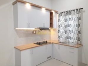 Kitchen Set Earth Tone Beige Letter L Simple Elegan Blockboard Finishing HPL - Ibu Citra Amelia