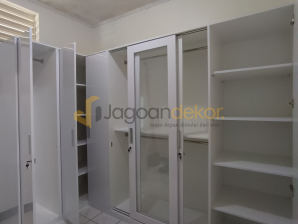 Lemari Sliding Door Pintu Kaca Letter L Blockboard Finishing HPL - Ibu Nona Marsya Frista