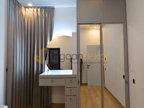 Lemari Meja Rias Elegan Simpel Blockboard Finihsing HPL - Ibu Suci Ellyza Prima