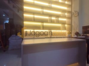 Lemari Display Simple Minimalis Blockboard Finishing HPL - Bapak Didi